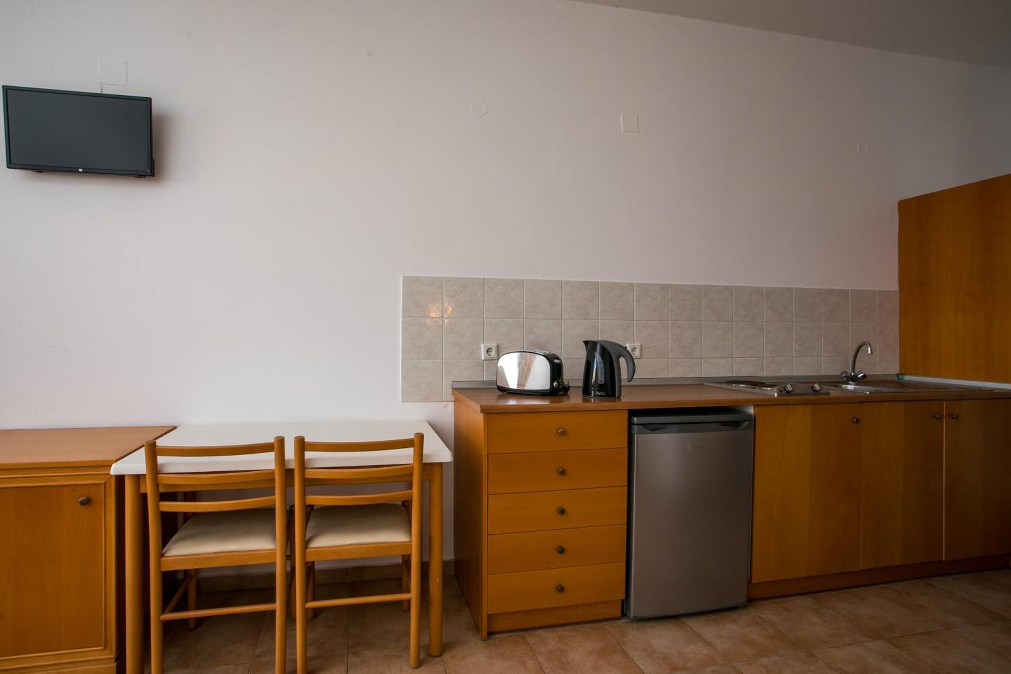 Lambis Studios & Apartments Líndos Екстериор снимка