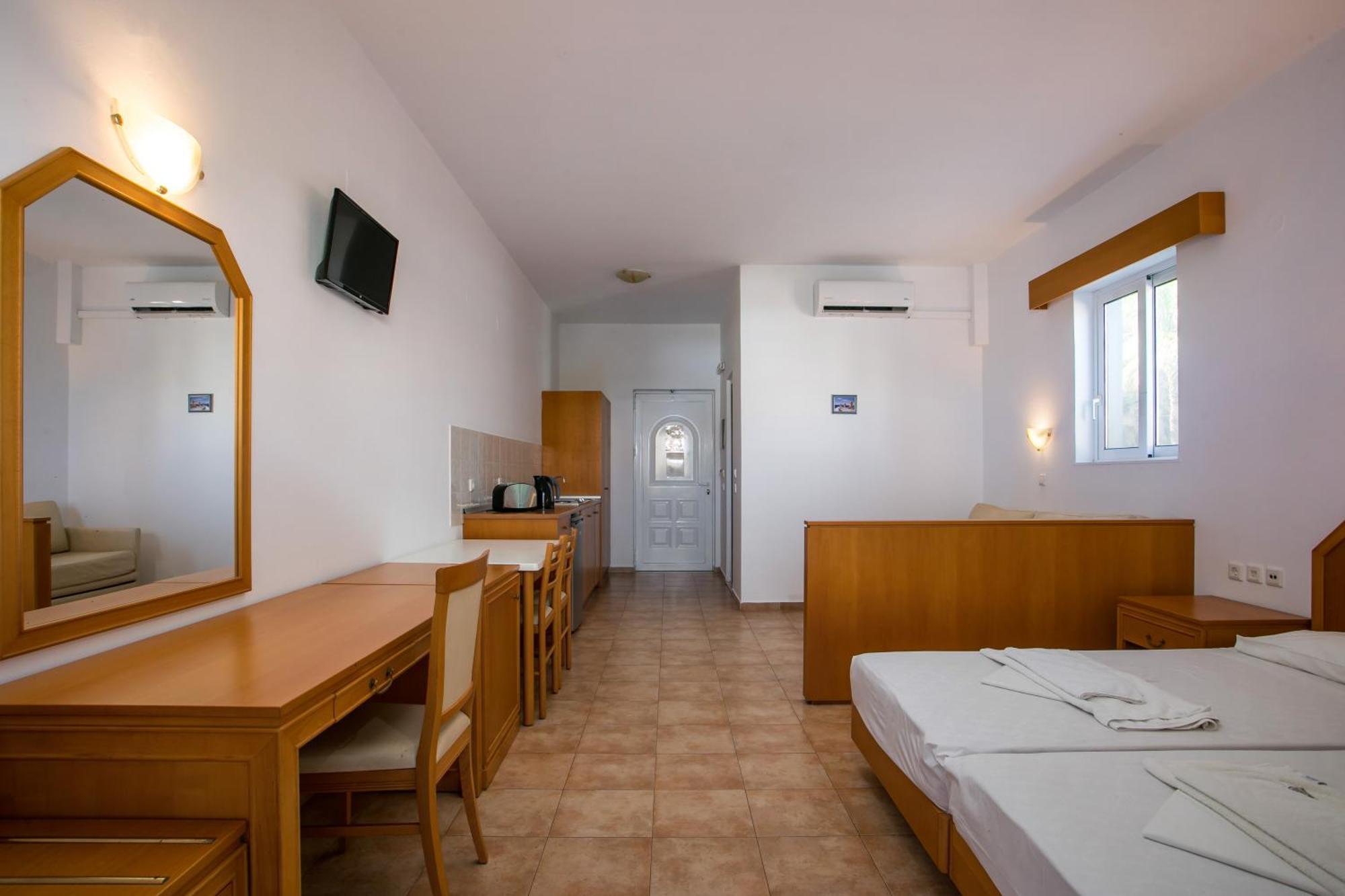 Lambis Studios & Apartments Líndos Екстериор снимка