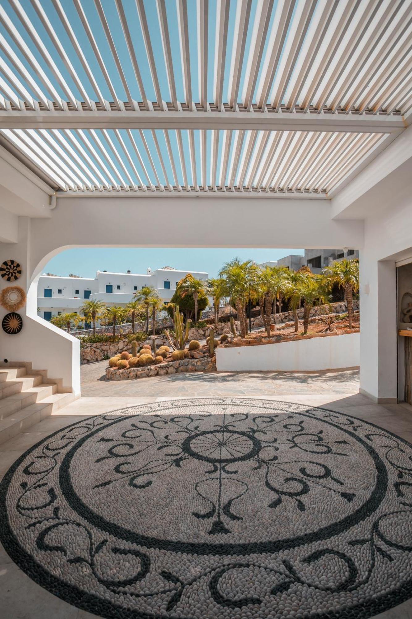 Lambis Studios & Apartments Líndos Екстериор снимка